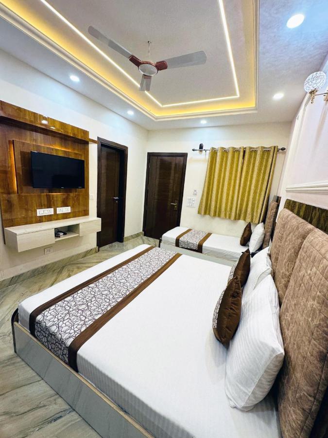 Hotel Samrat Residency 10 Mints Walking Distance Nizamuddin Railway Station Neu-Delhi Exterior foto
