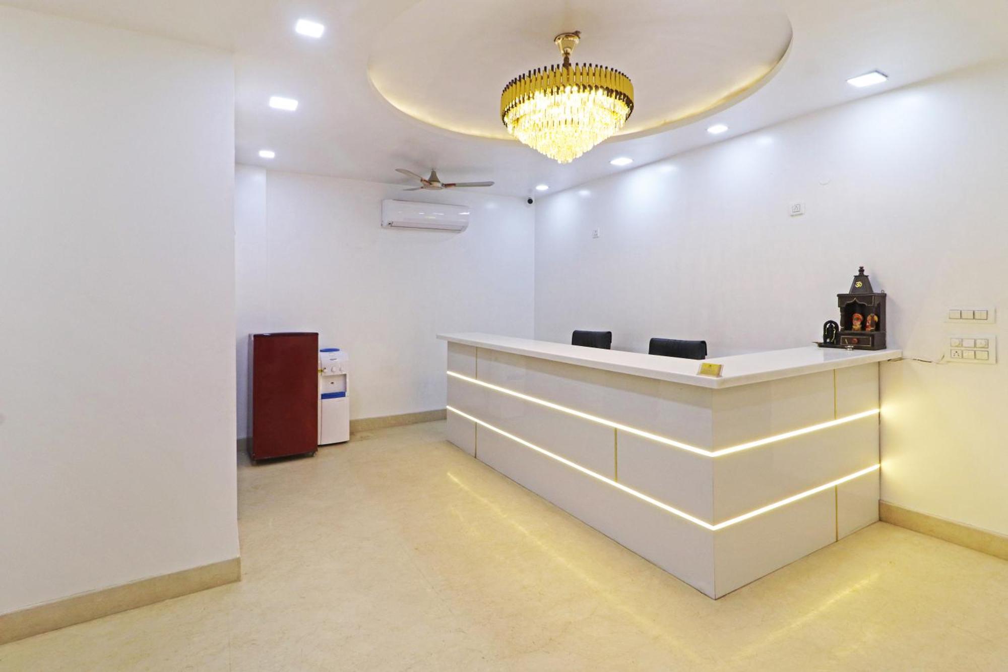 Hotel Samrat Residency 10 Mints Walking Distance Nizamuddin Railway Station Neu-Delhi Exterior foto
