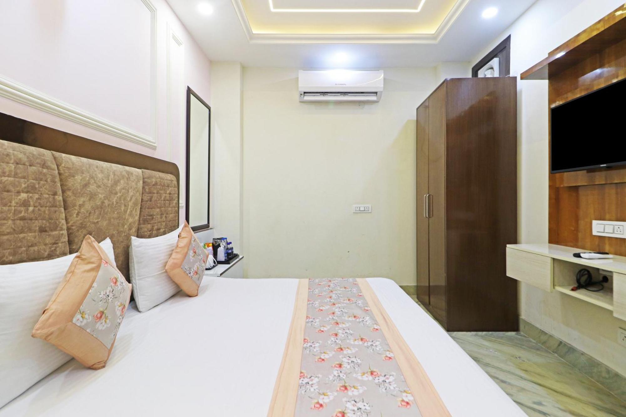 Hotel Samrat Residency 10 Mints Walking Distance Nizamuddin Railway Station Neu-Delhi Exterior foto