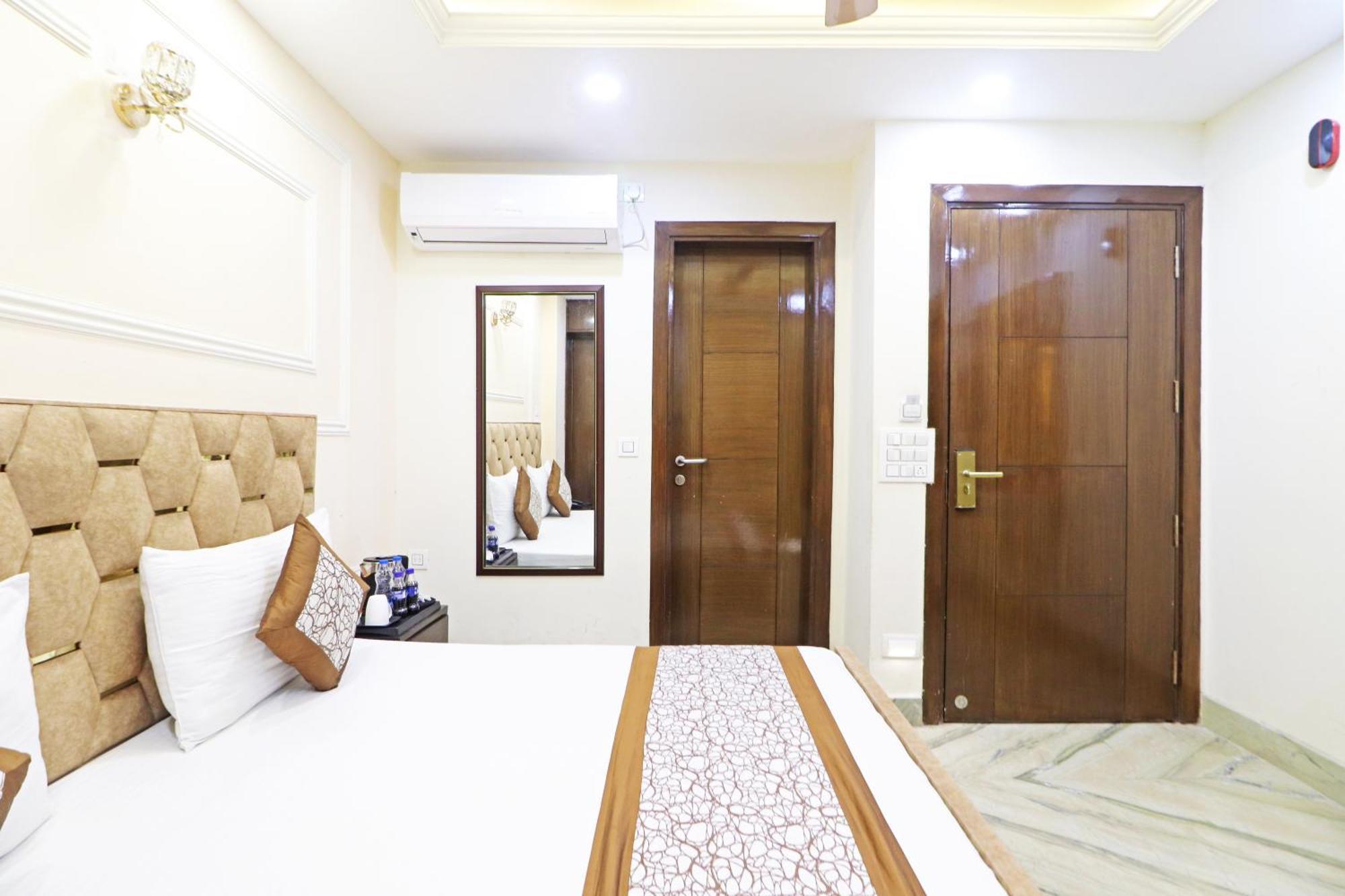 Hotel Samrat Residency 10 Mints Walking Distance Nizamuddin Railway Station Neu-Delhi Exterior foto