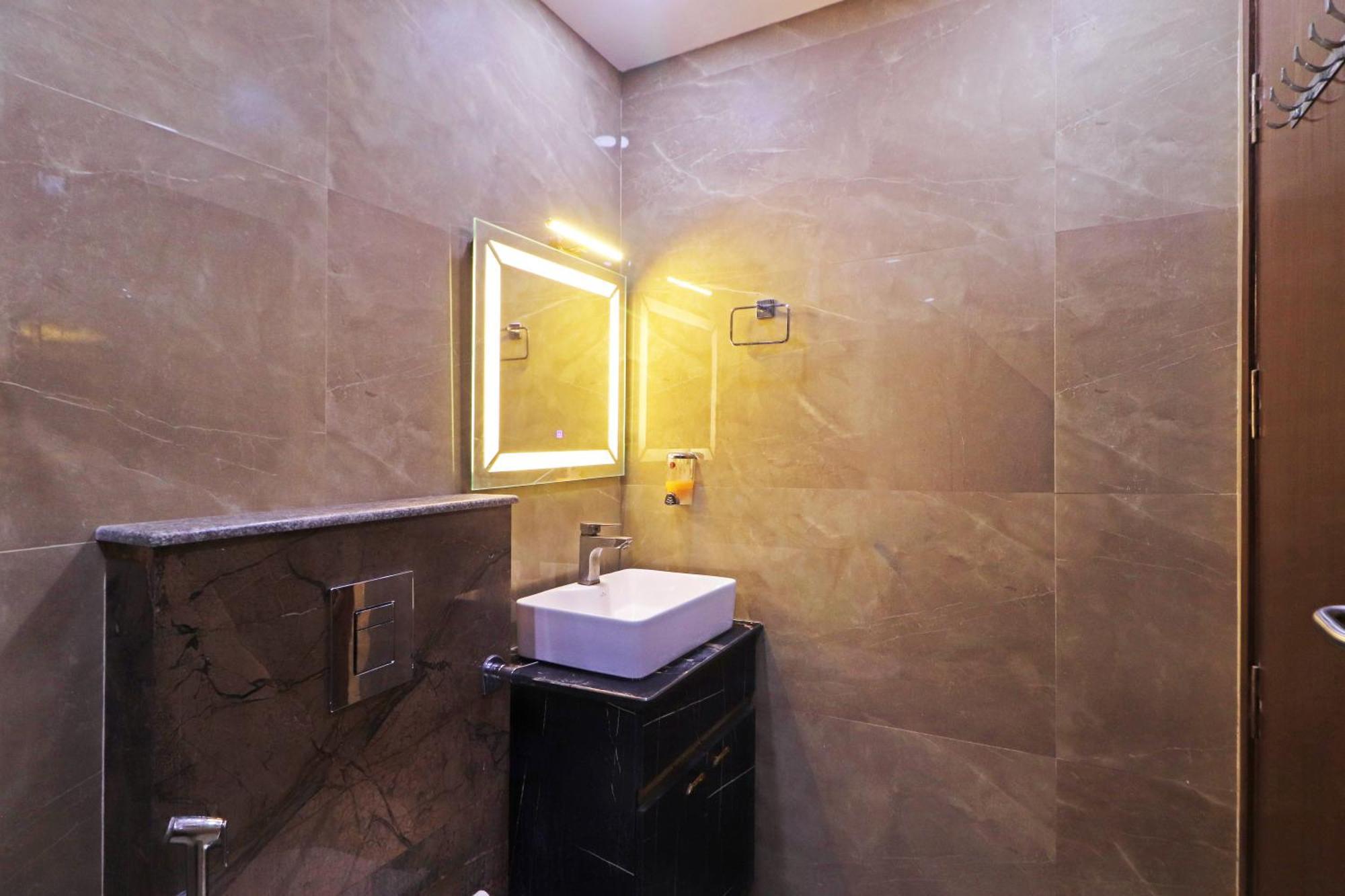 Hotel Samrat Residency 10 Mints Walking Distance Nizamuddin Railway Station Neu-Delhi Exterior foto