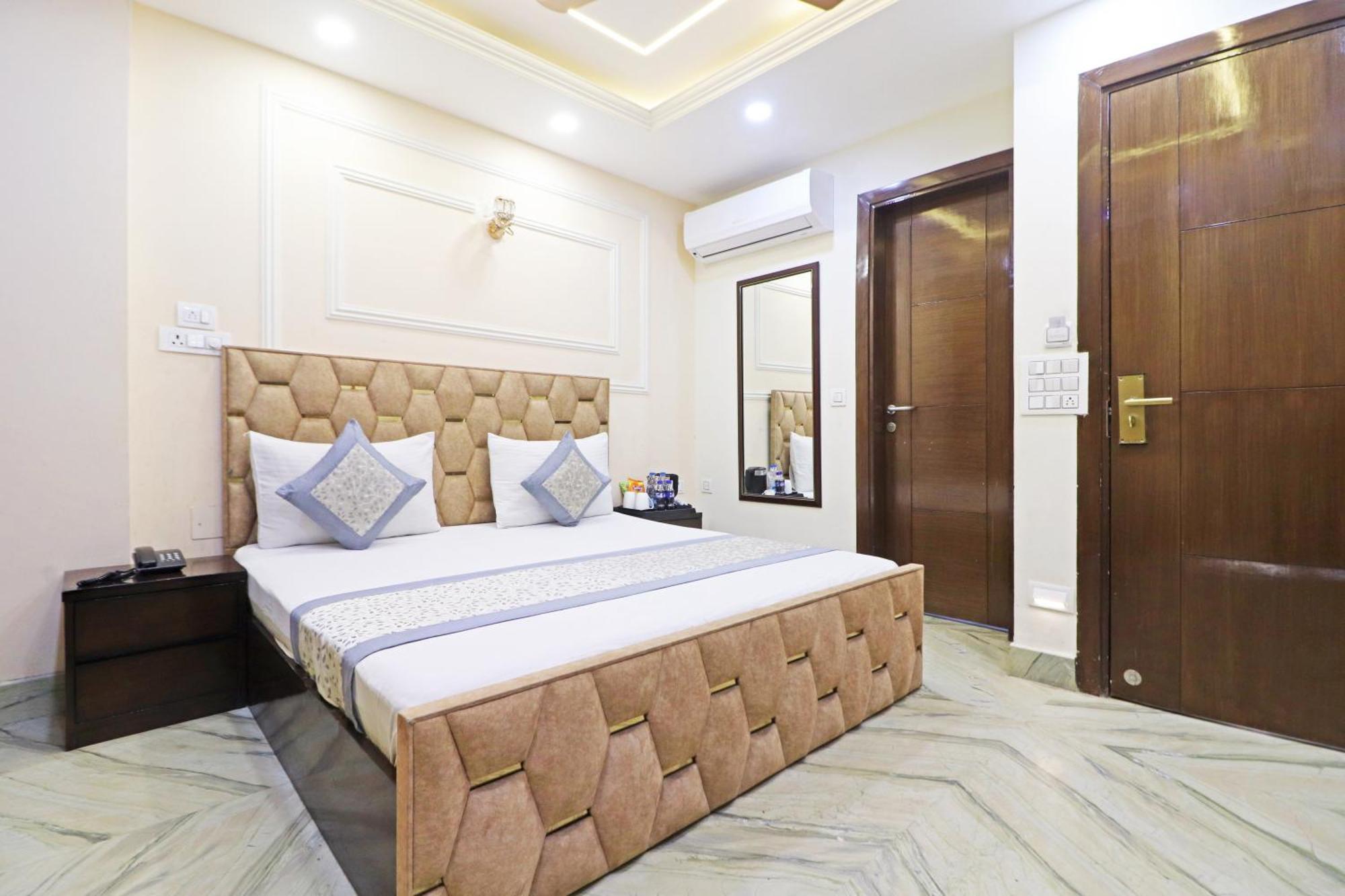 Hotel Samrat Residency 10 Mints Walking Distance Nizamuddin Railway Station Neu-Delhi Exterior foto