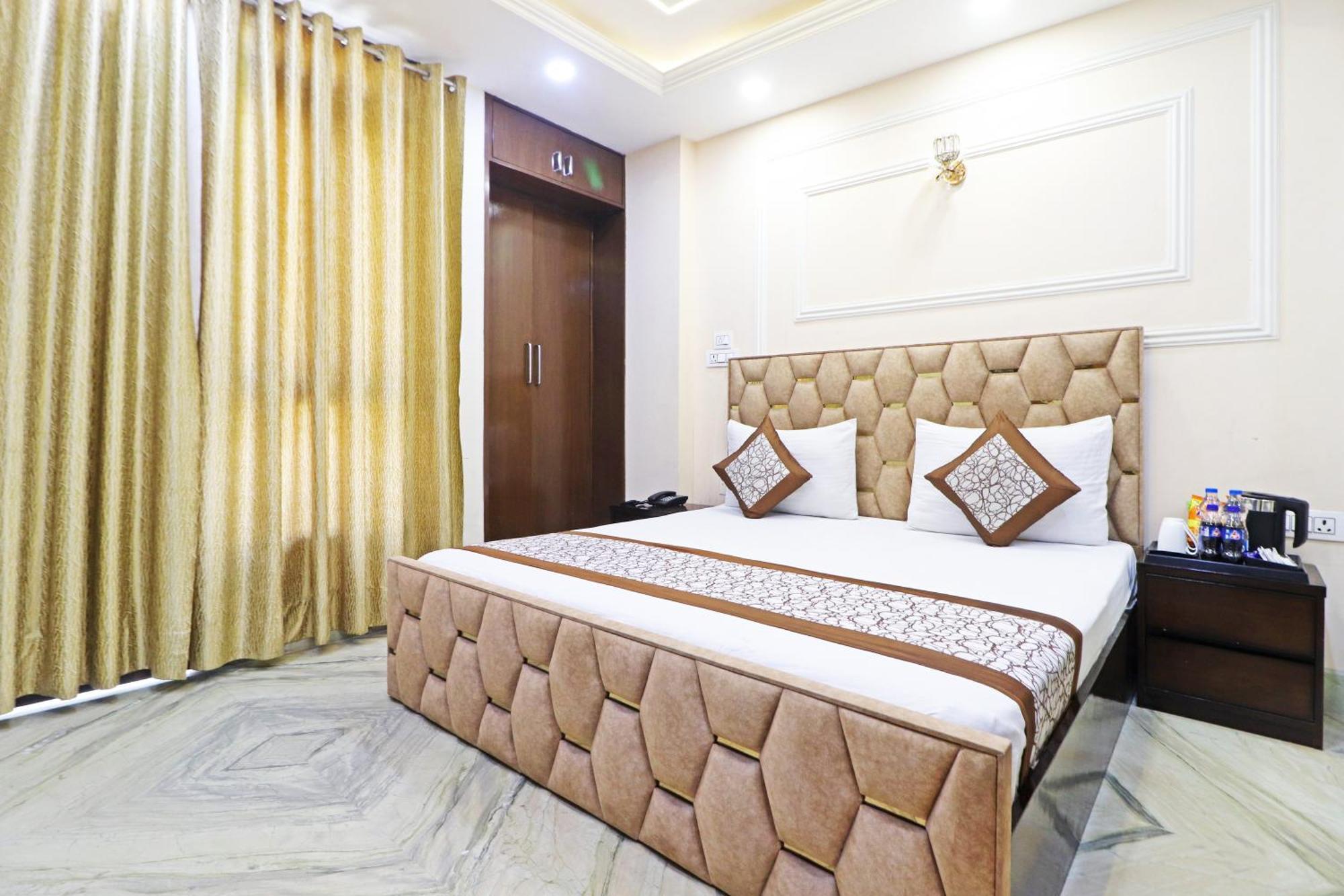 Hotel Samrat Residency 10 Mints Walking Distance Nizamuddin Railway Station Neu-Delhi Exterior foto