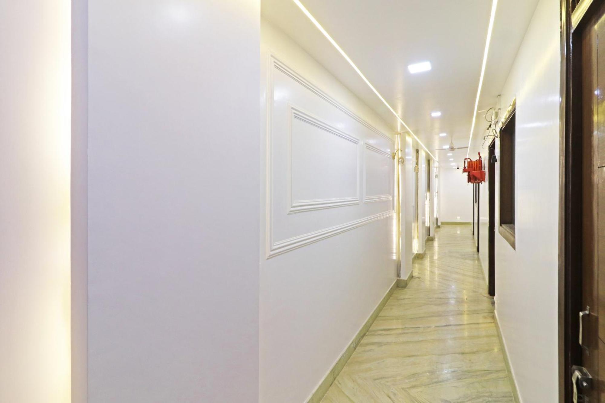 Hotel Samrat Residency 10 Mints Walking Distance Nizamuddin Railway Station Neu-Delhi Exterior foto