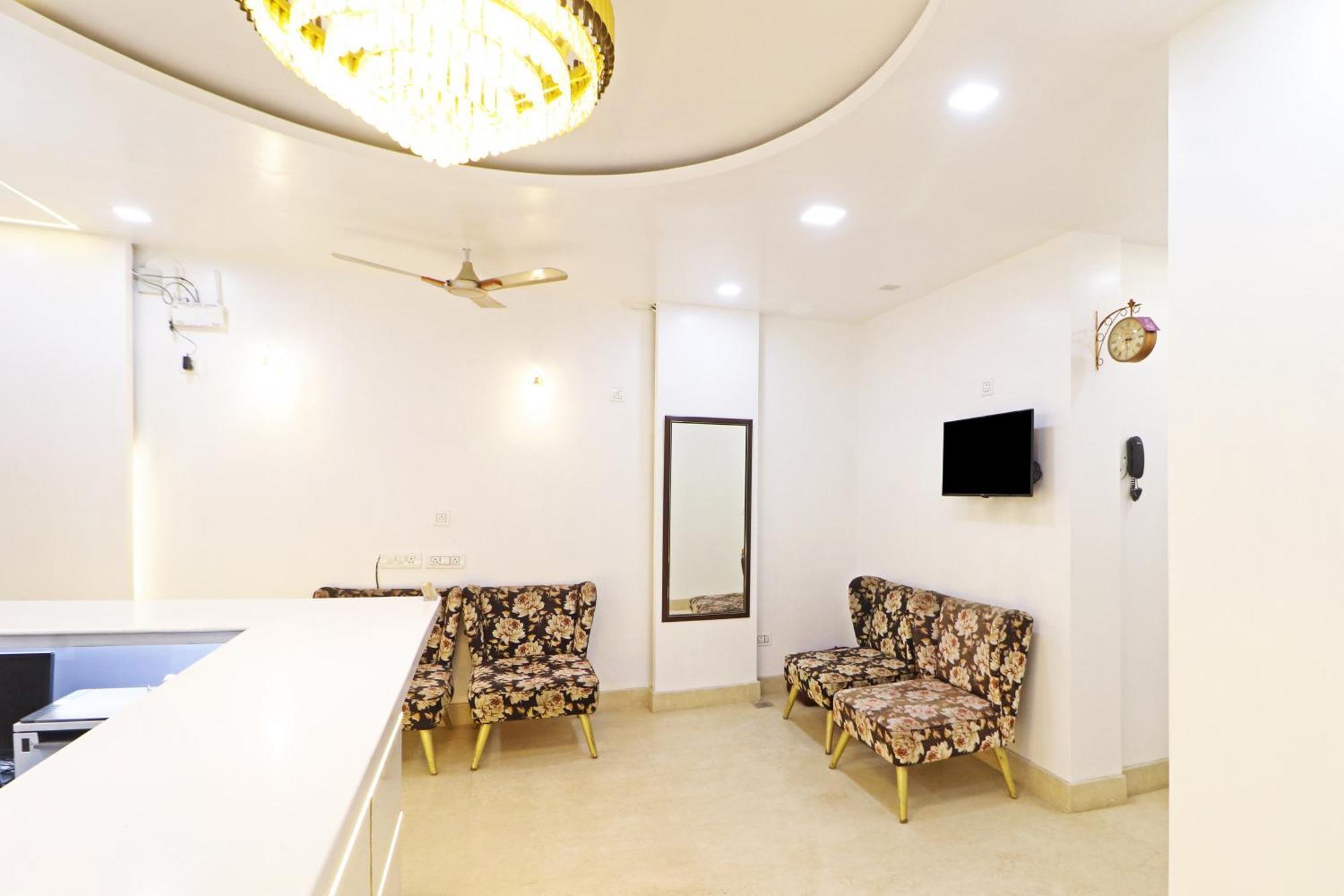 Hotel Samrat Residency 10 Mints Walking Distance Nizamuddin Railway Station Neu-Delhi Exterior foto